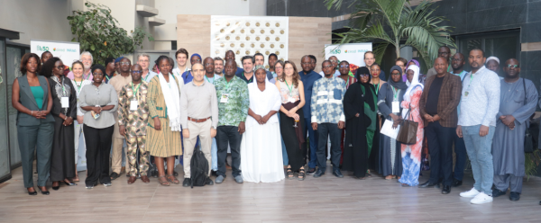 Photo de famille de la conférence sur le travail agricole et agroalimentaire